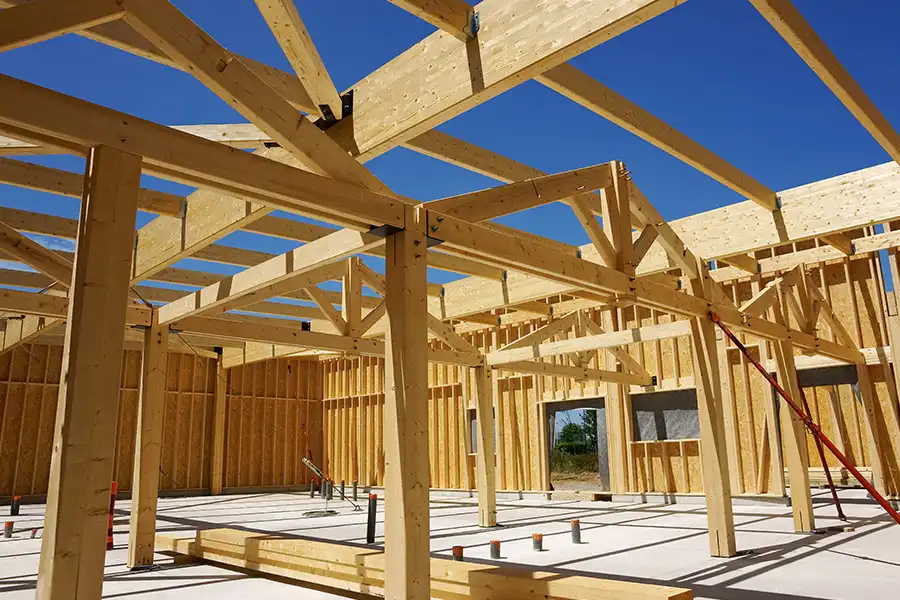 ossature bois sur dalle béton en construction par polo-maçonnerie à auch sous ciel bleu