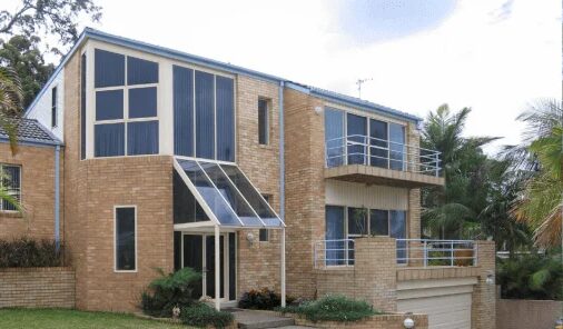 Maison contemporaine en briques claires avec double garage par polo-maçonnerie à Auch